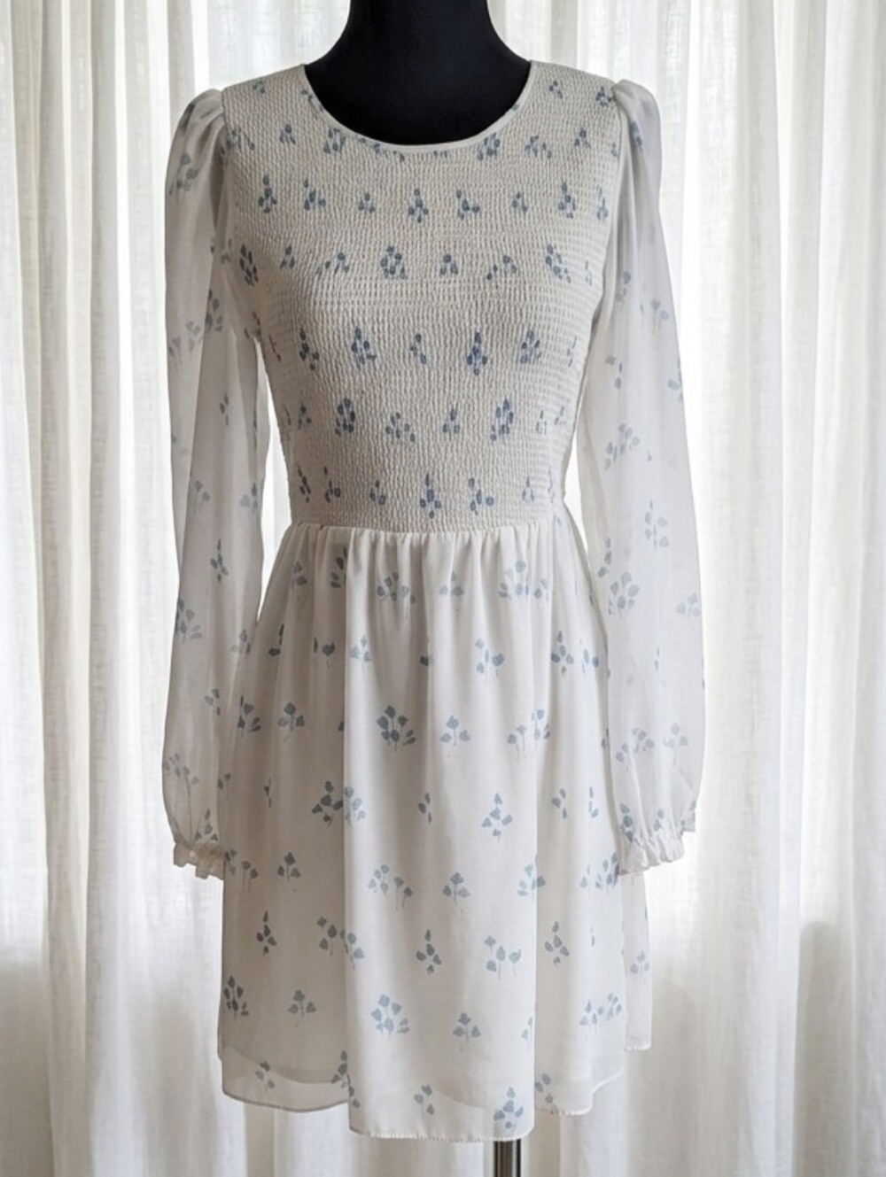 Wilfred, Casey White Dress with Light Blue Floral Print Long Sleeves